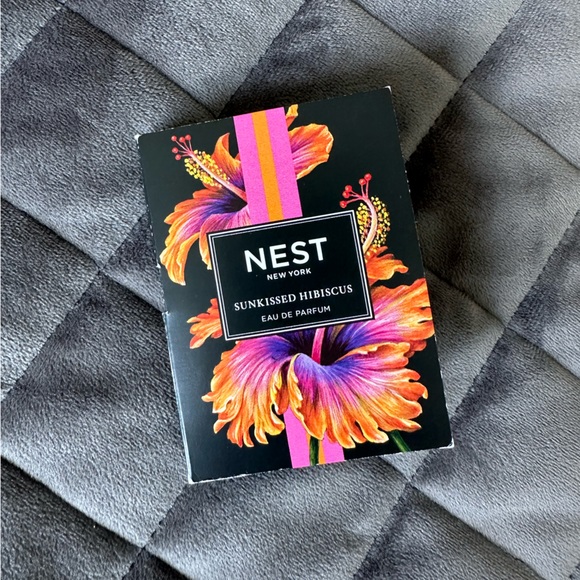 New! NEST 💕4/30💕Sun kissed Hibiscus - Picture 1 of 4